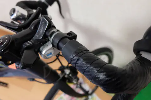 付属品のテープを巻く