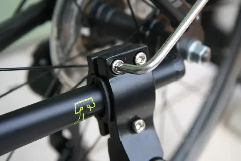 ステーを挟んで固定