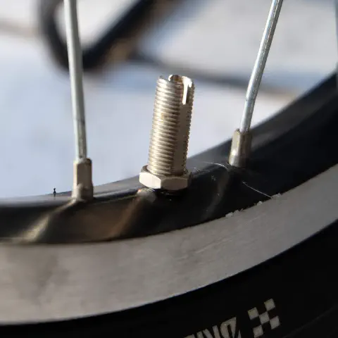 バルブコアを抜いた