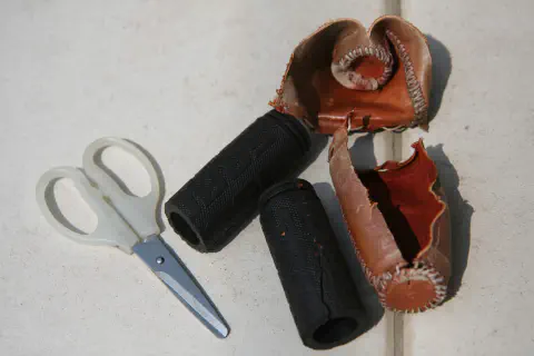 はさみで切った古いグリップ