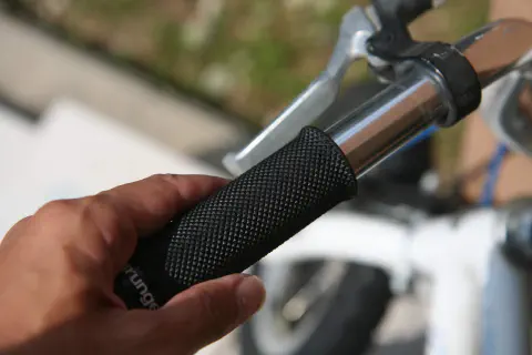 グリップを挿入する