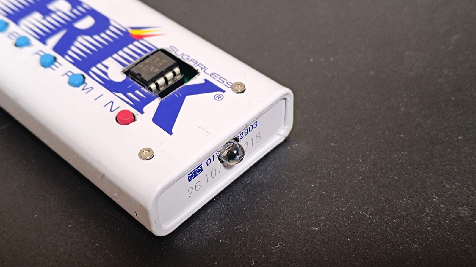 FRISKケース側面の赤外線LED部