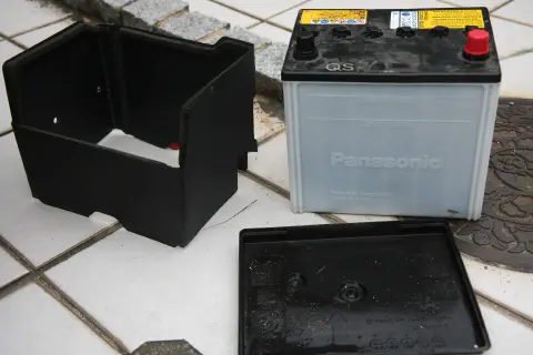 外したバッテリー