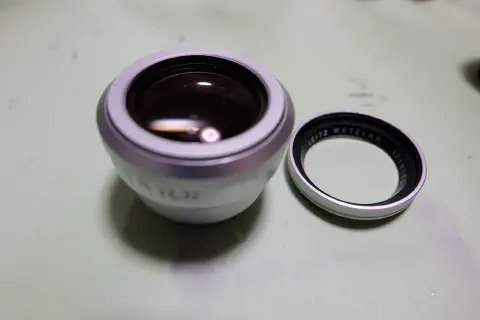 レンズ押さえが外れた