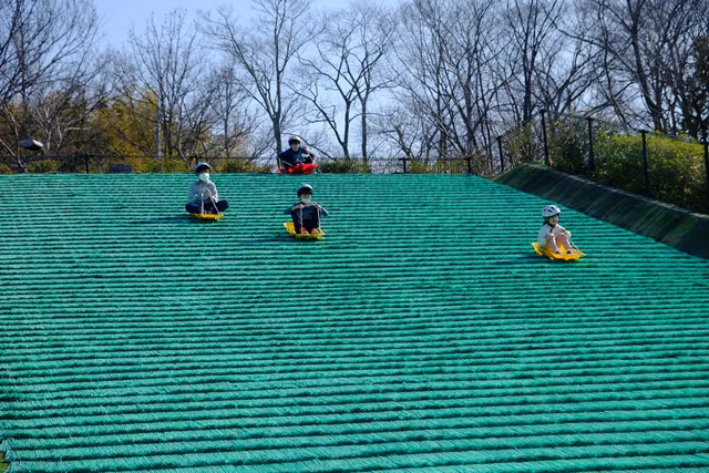 ソリ遊び