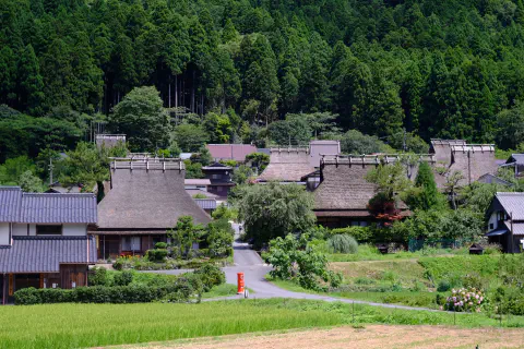 かやぶき屋根の家